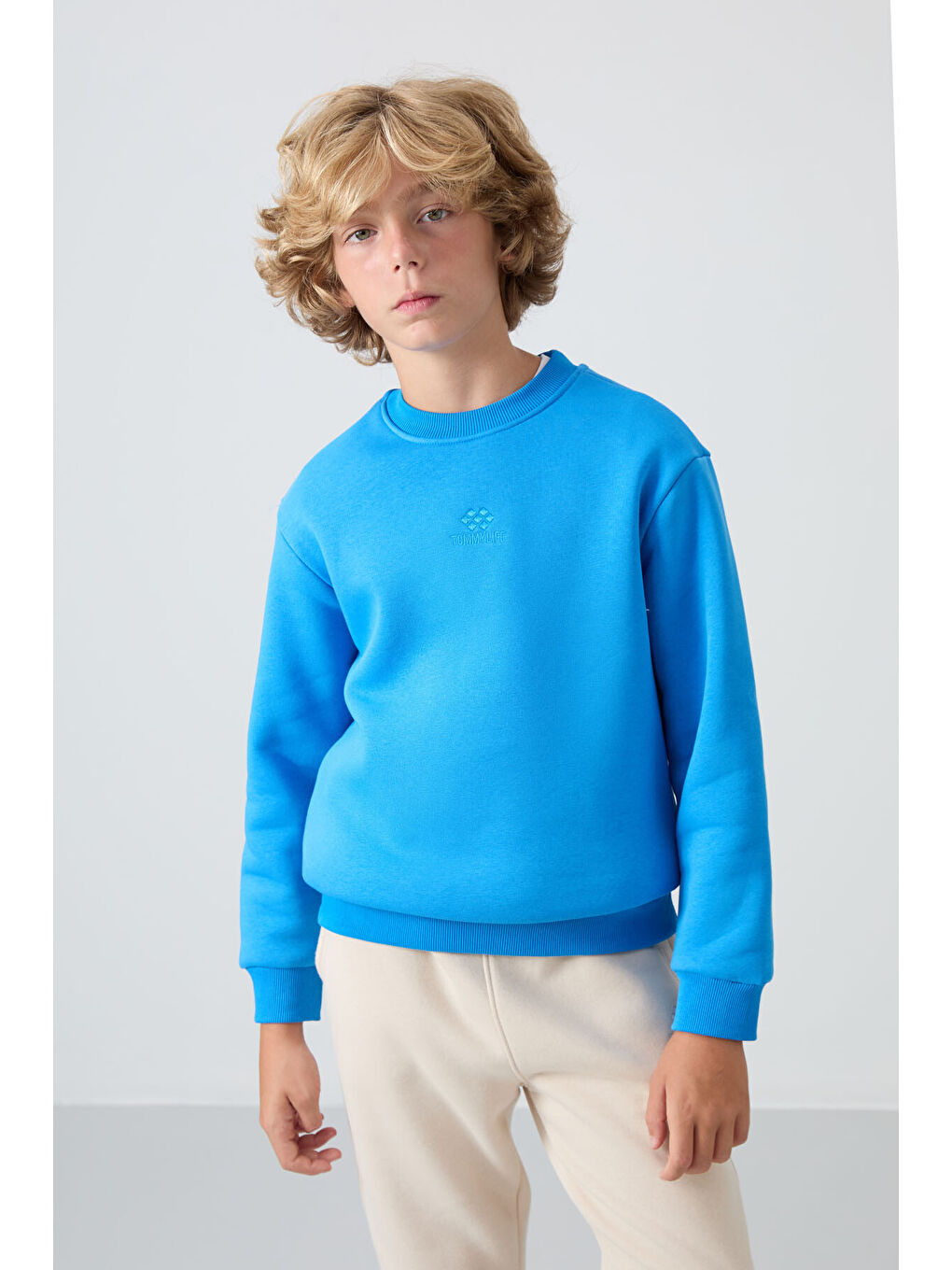 Mavi Saks Pamuklu Kalın İçi Tüylü Yumuşak Dokulu Standart Fit Nakışlı Erkek Çocuk Sweatshirt - 11232