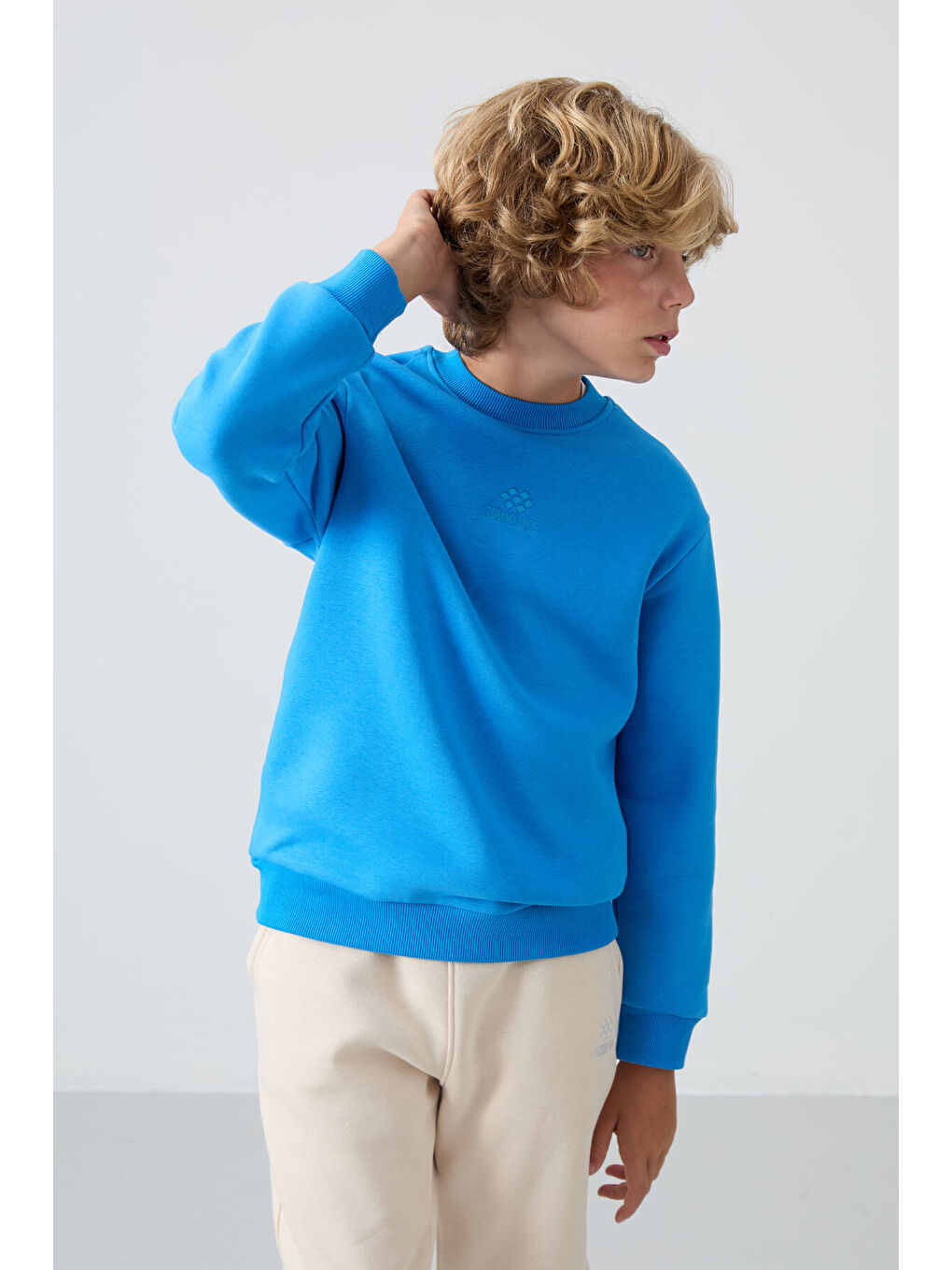 Mavi Saks Pamuklu Kalın İçi Tüylü Yumuşak Dokulu Standart Fit Nakışlı Erkek Çocuk Sweatshirt - 11232-2