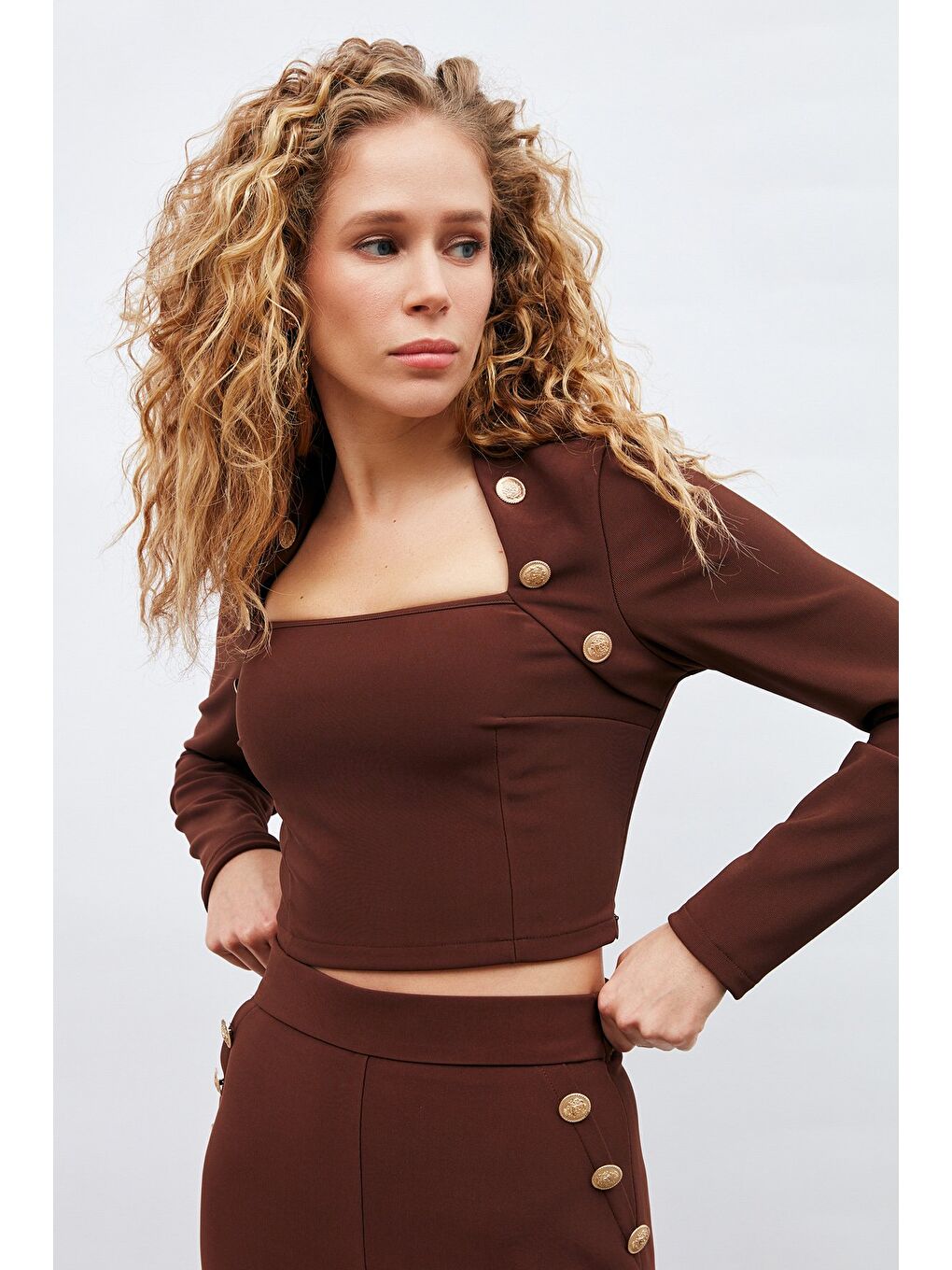 Kahverengi Düğme Detaylı Bluz - Kahve-1