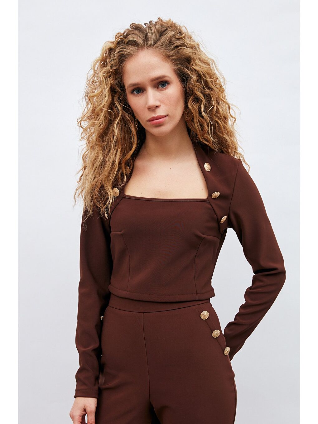 Kahverengi Düğme Detaylı Bluz - Kahve-3