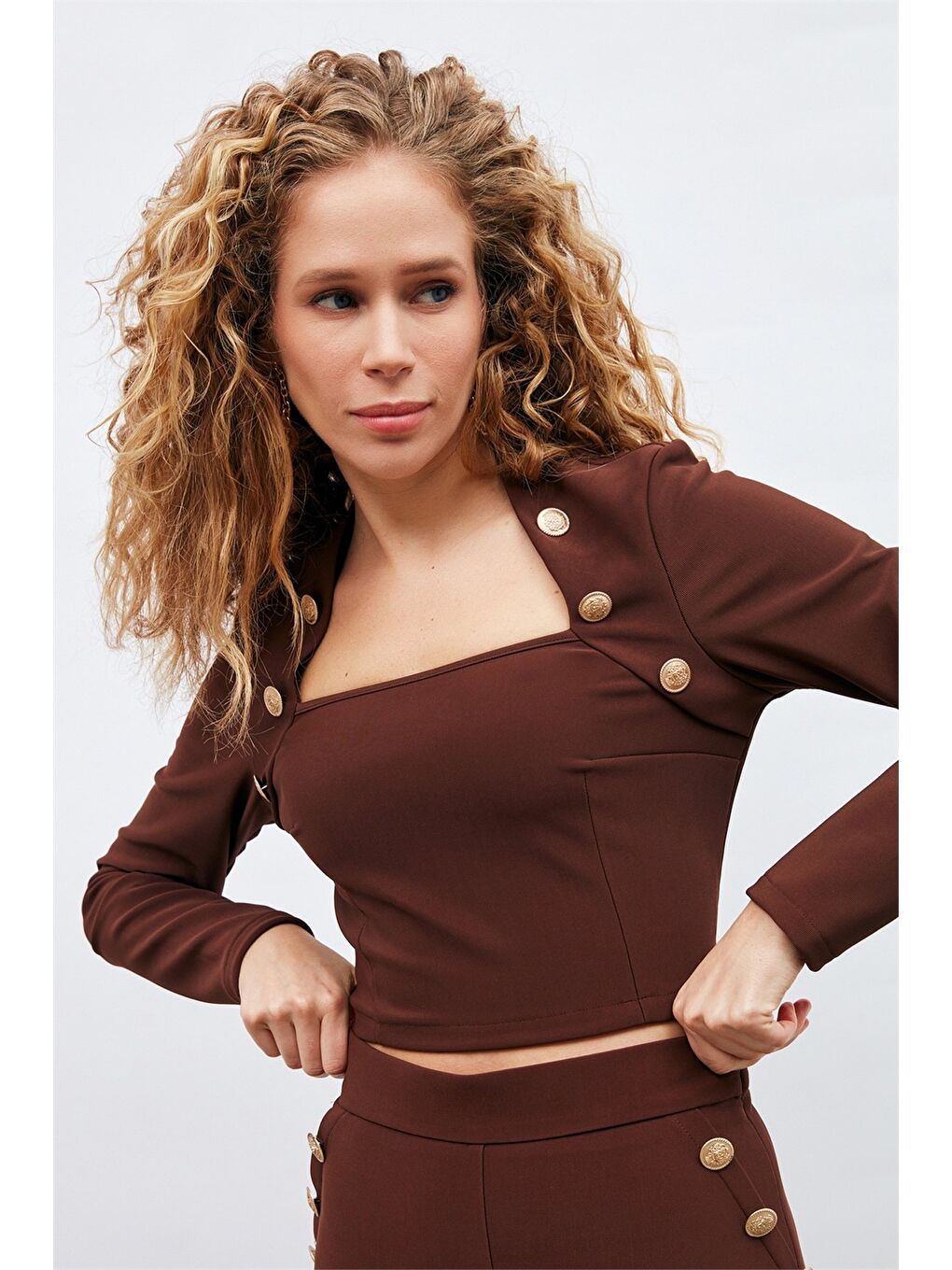Kahverengi Düğme Detaylı Bluz - Kahve-5