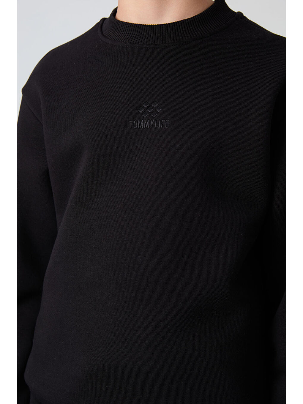 Siyah Pamuklu Kalın İçi Tüylü Yumuşak Dokulu Standart Fit Nakışlı Erkek Çocuk Sweatshirt - 11232-1