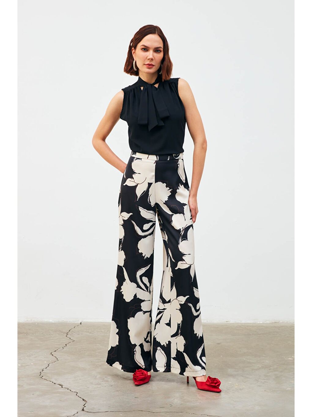 Fularlı Kolsuz Bluz - Siyah-4