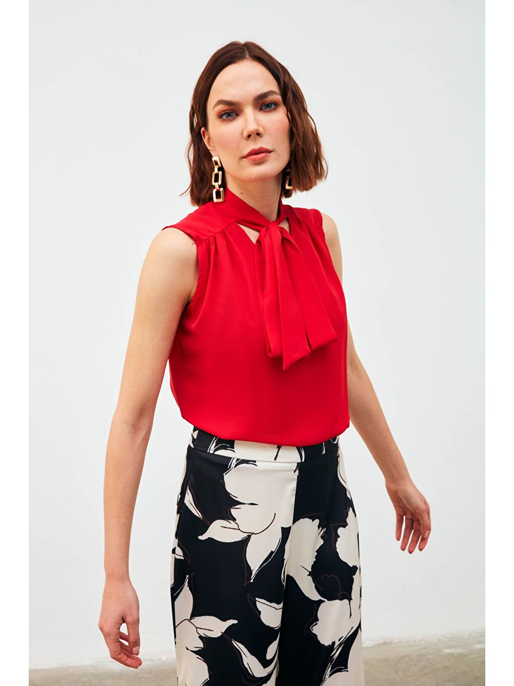 Fularlı Kolsuz Bluz - Kırmızı-1