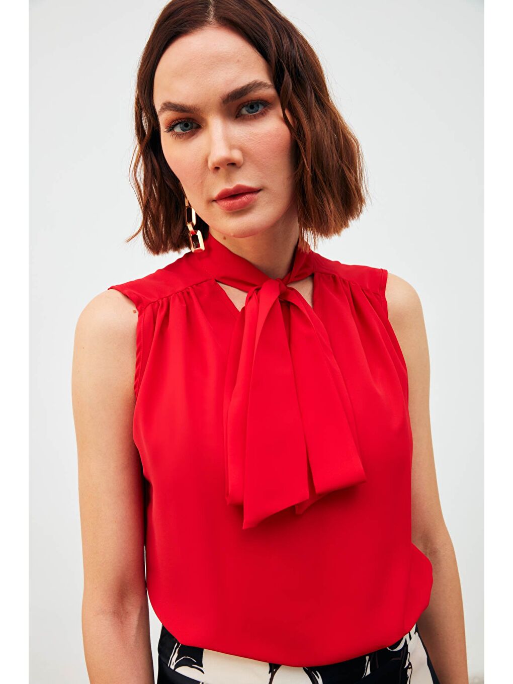 Fularlı Kolsuz Bluz - Kırmızı-2