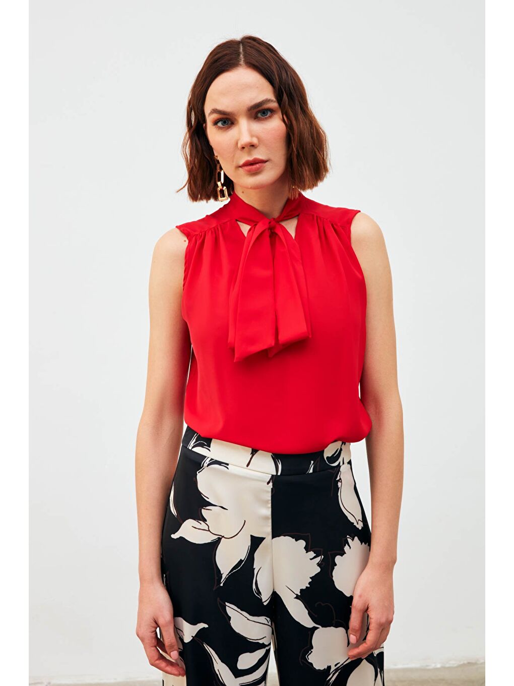 Fularlı Kolsuz Bluz - Kırmızı-3