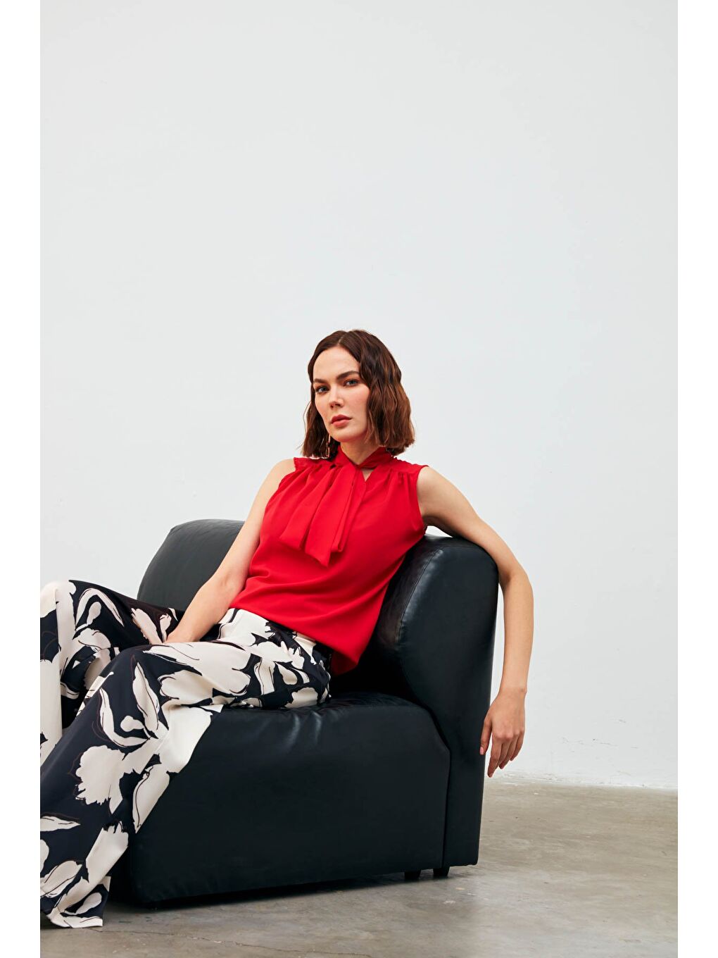 Fularlı Kolsuz Bluz - Kırmızı-4