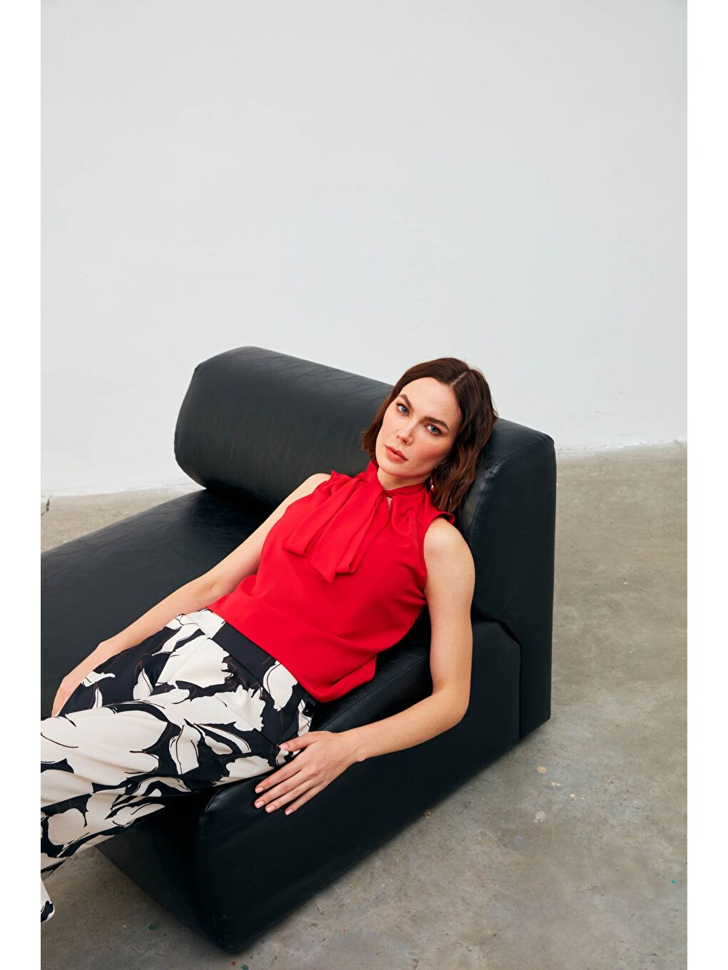 Fularlı Kolsuz Bluz - Kırmızı-5