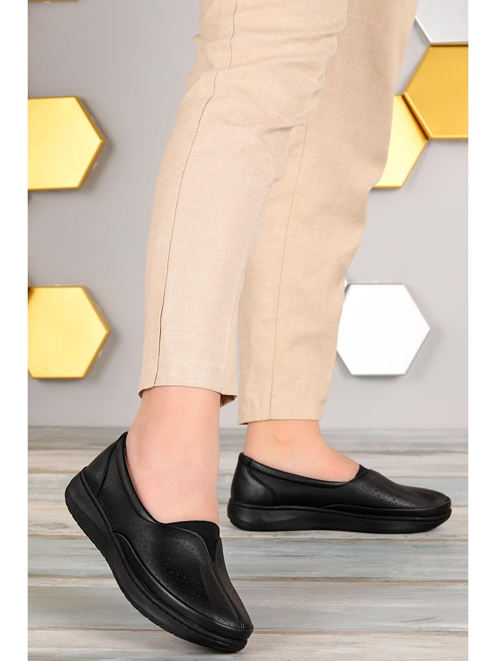 Siyah Rahat Konfor Özel Topuk Jeli Anne Günlük Ayakkabı Y12