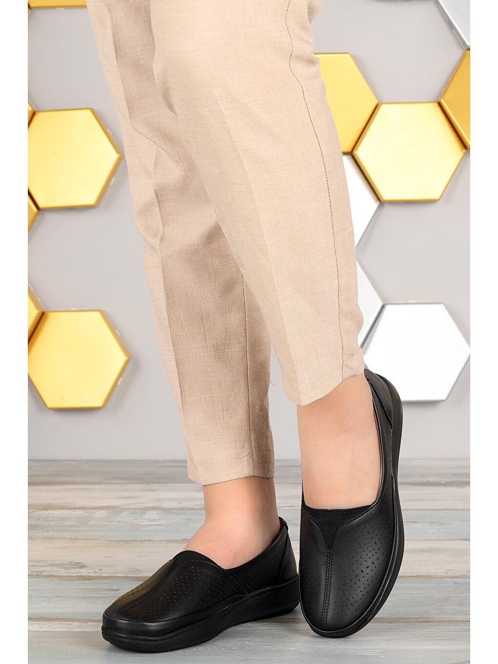 Siyah Rahat Konfor Özel Topuk Jeli Anne Günlük Ayakkabı Y12-1