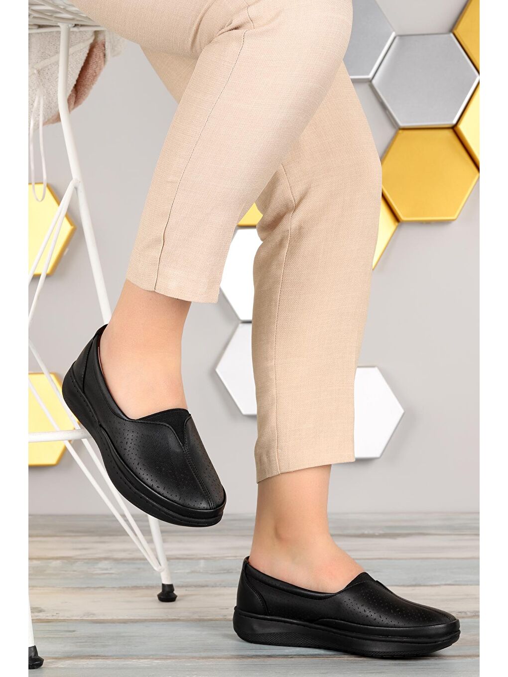 Siyah Rahat Konfor Özel Topuk Jeli Anne Günlük Ayakkabı Y12-2