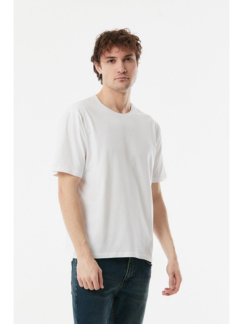 Beyaz Basic Bisiklet Yaka Tişört-1