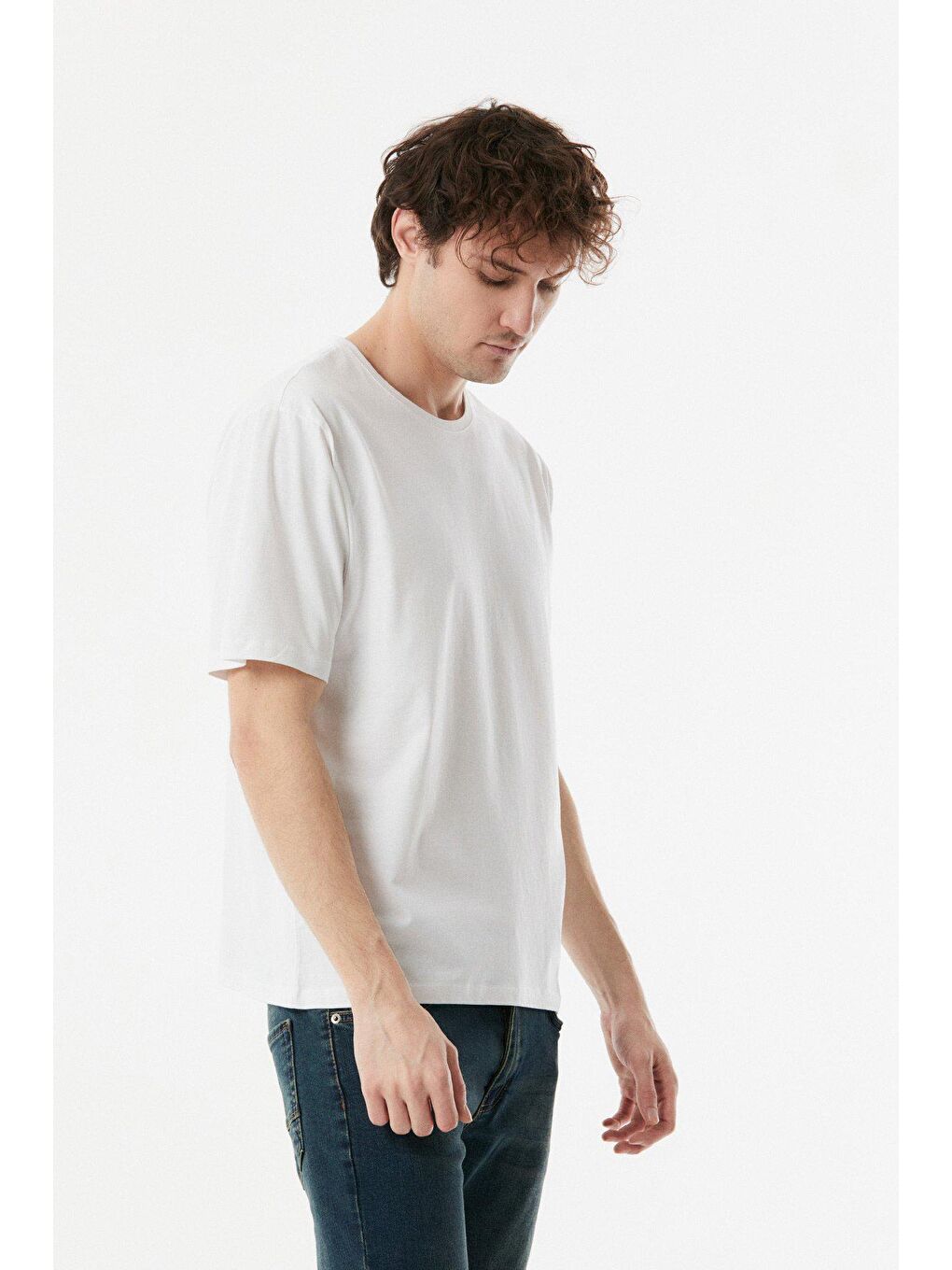 Beyaz Basic Bisiklet Yaka Tişört-2