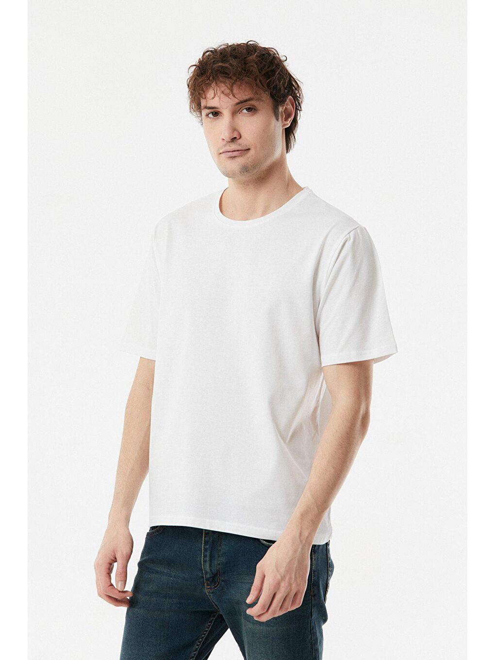 Beyaz Basic Bisiklet Yaka Tişört-4