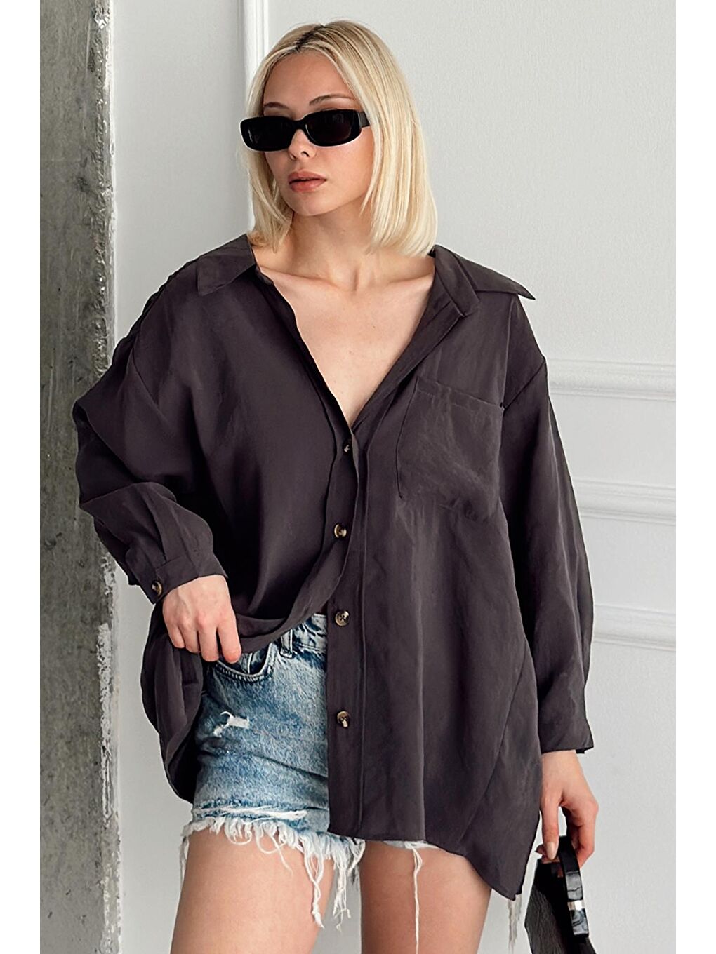 Antrasit Tek Cepli Yumuşak Dokulu Boyfriend Gömlek