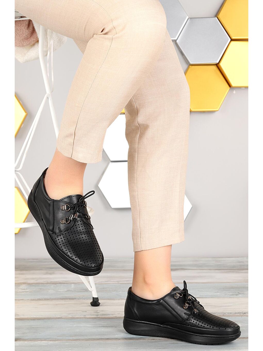 Siyah Rahat Konfor Özel Topuk Jeli Anne Günlük Ayakkabı Y404-2