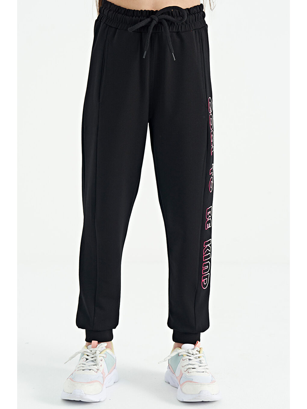 Siyah Yan Yazı Nakışlı Bağcıklı Standart Kalıp Jogger Kız Çocuk Eşofman Alt - 75123-1