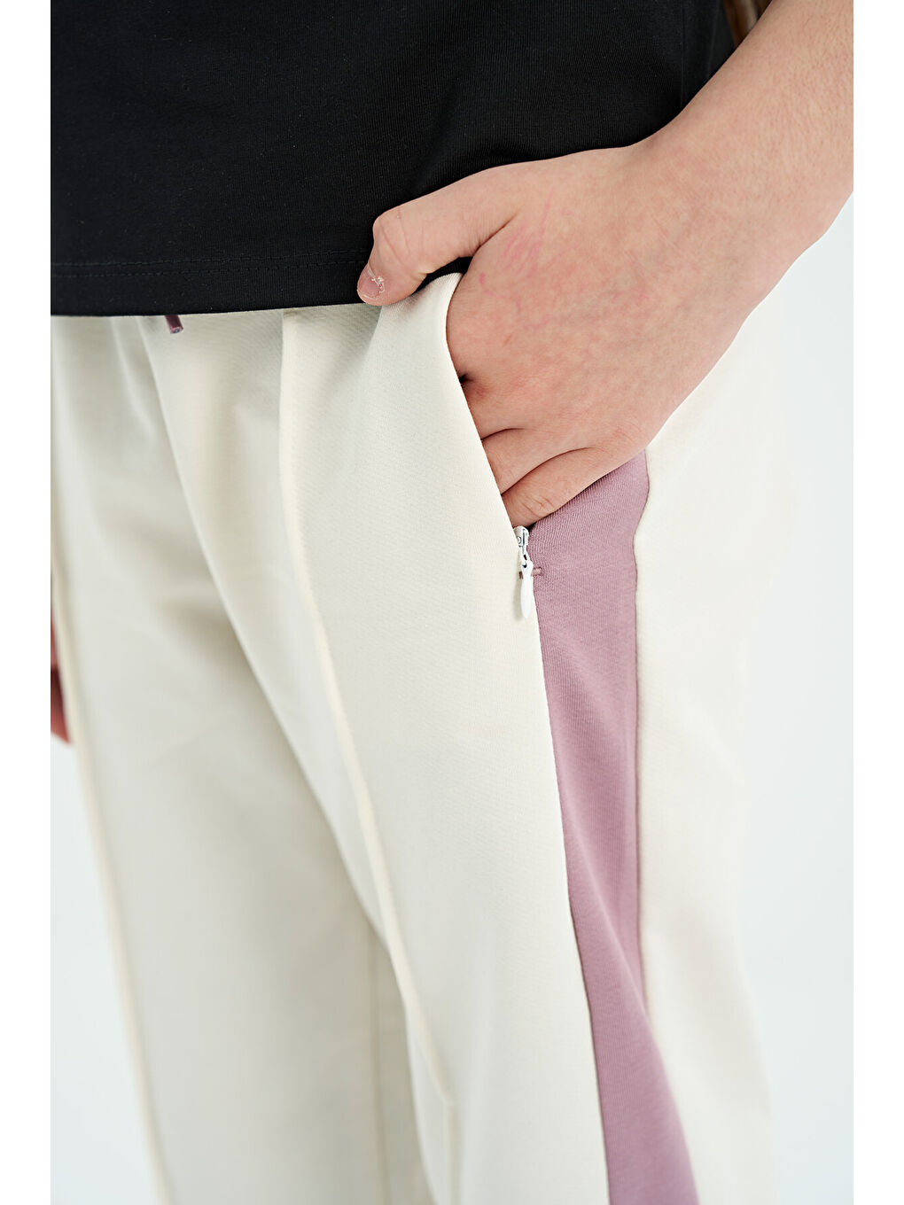 Ekru Yan Bantlı Gizli Fermuar Cep Detaylı Jogger Kız Çocuk Eşofman Alt - 75122-4