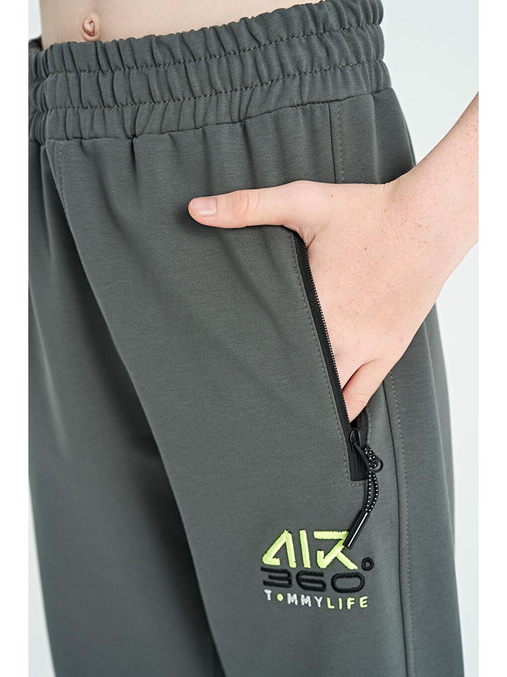 Haki Yazı Nakışlı Fermuar Cep Detaylı Standart Kalıp Erkek Çocuk Eşofman Alt - 11060-2