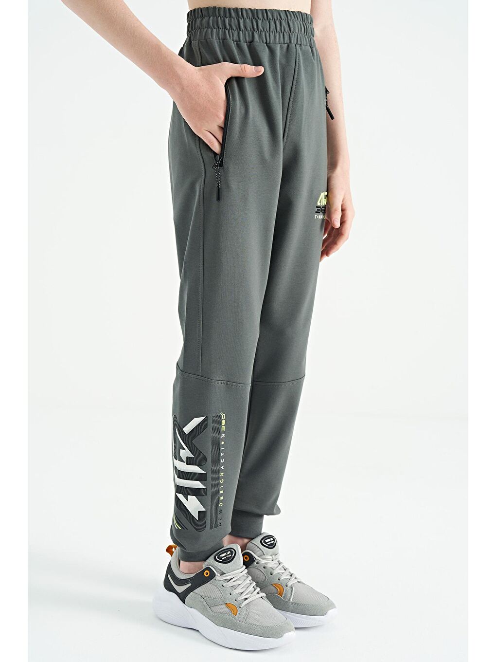 Haki Yazı Nakışlı Fermuar Cep Detaylı Standart Kalıp Erkek Çocuk Eşofman Alt - 11060-4