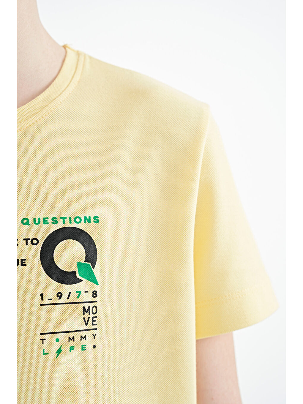 Sarı Baskı Detaylı O Yaka Standart Kalıp Erkek Çocuk Tişört - 11145-4