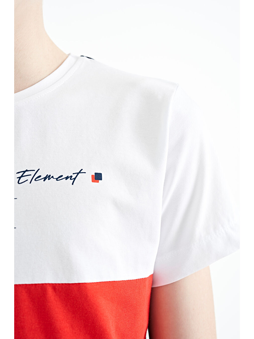 Lacivert Renk Bloklu O Yaka Baskı Detaylı Standart Kalıp Erkek Çocuk Tişört - 11135-2