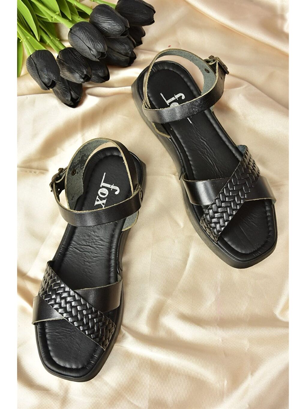 Siyah Hakiki Deri Çapraz Bantlı Günlük Kadın Sandalet M291031503-4
