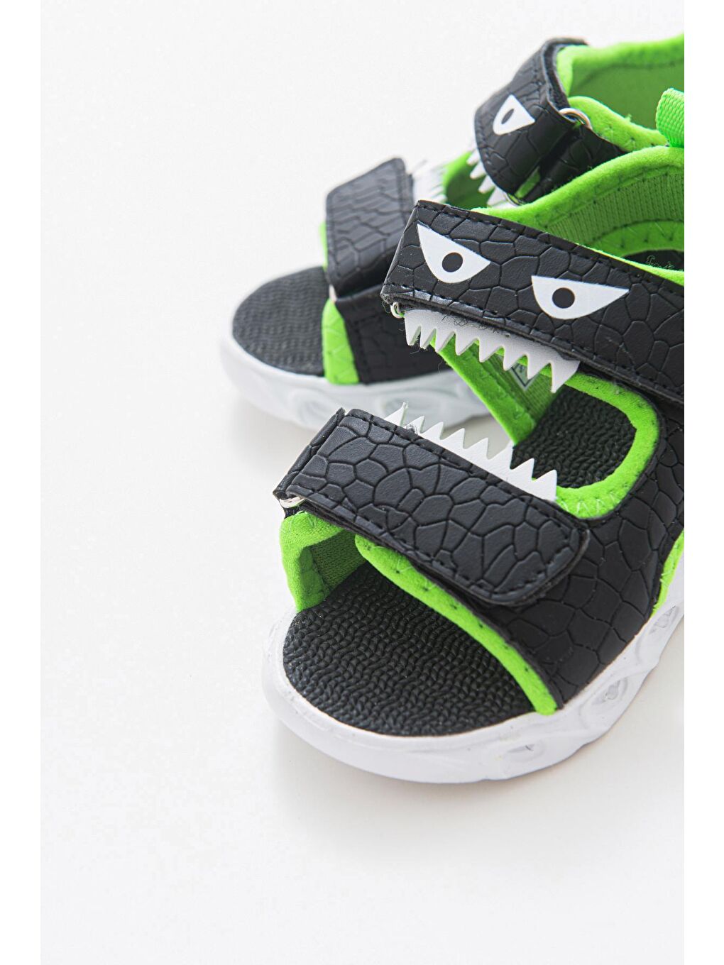 Erkek Çocuk Siyah Işıklı Anatomik Hafif Çocuk Sandalet-1