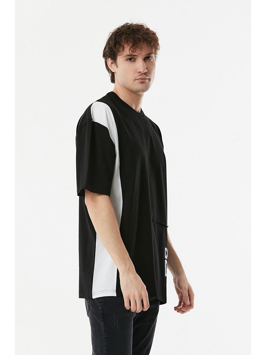Siyah Renk Bloklu Bisiklet Yaka Oversize Tişört-2
