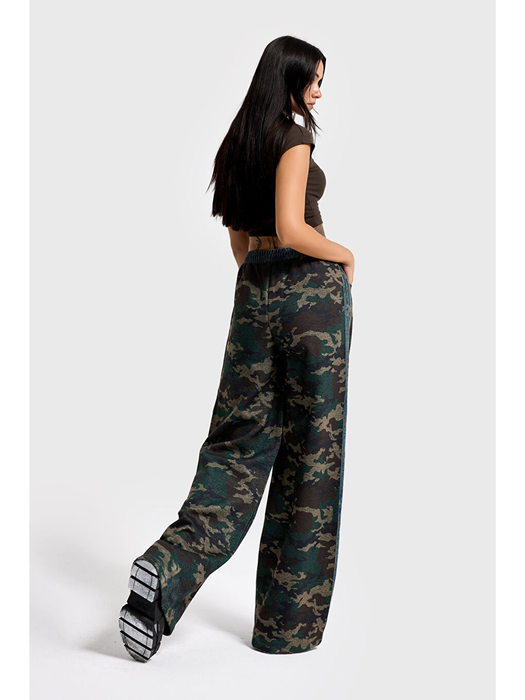 Kahverengi Kadın Kamuflaj Renk Palazzo Fit Şerit Detaylı Özel Tasarım Pantolon-3