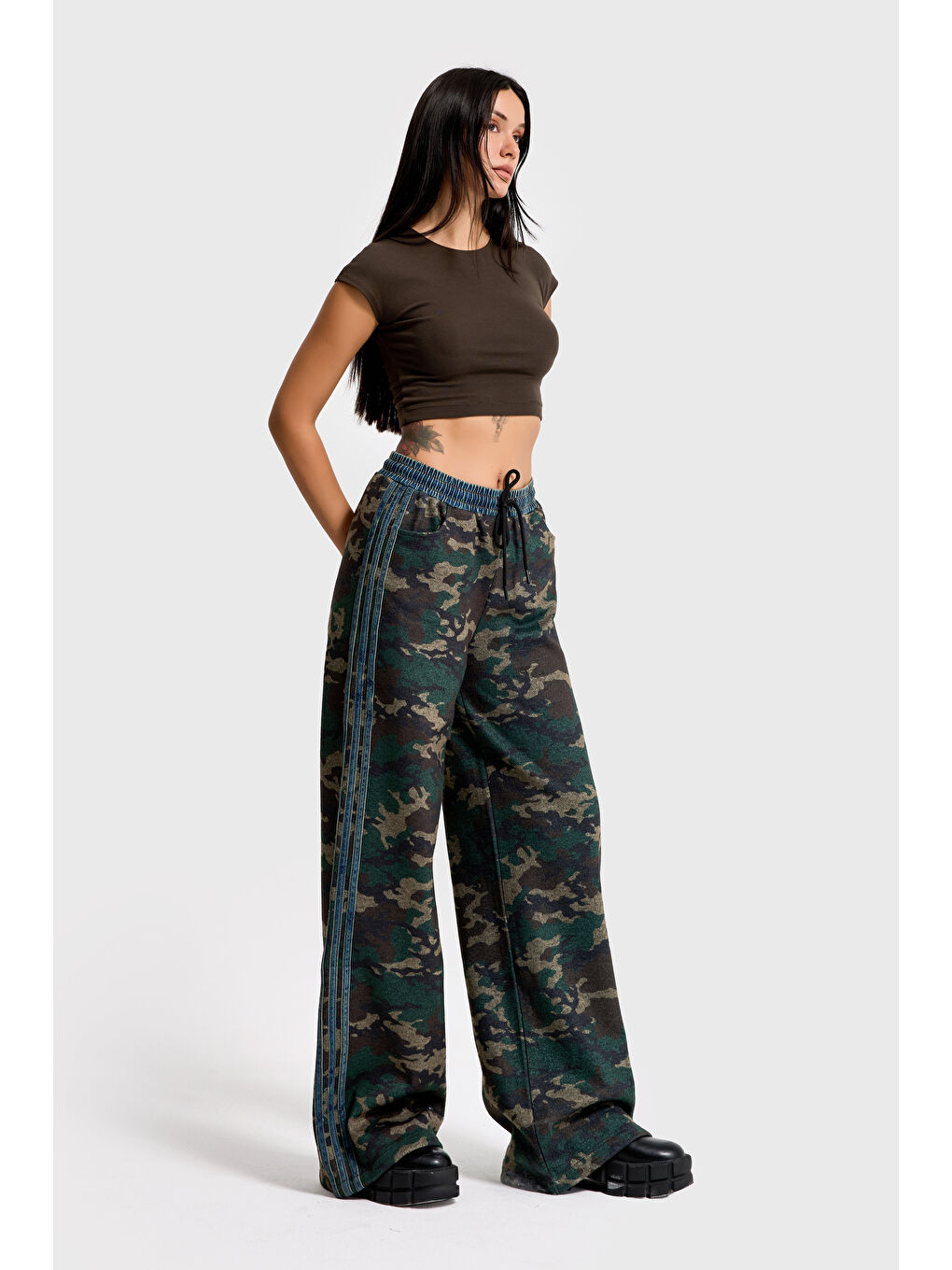 Kahverengi Kadın Kamuflaj Renk Palazzo Fit Şerit Detaylı Özel Tasarım Pantolon-4