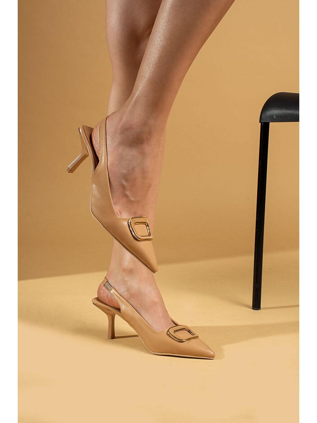Bej Tokalı Arkası Açık Topuklu Kadın Ayakkabı 53-88-23-1