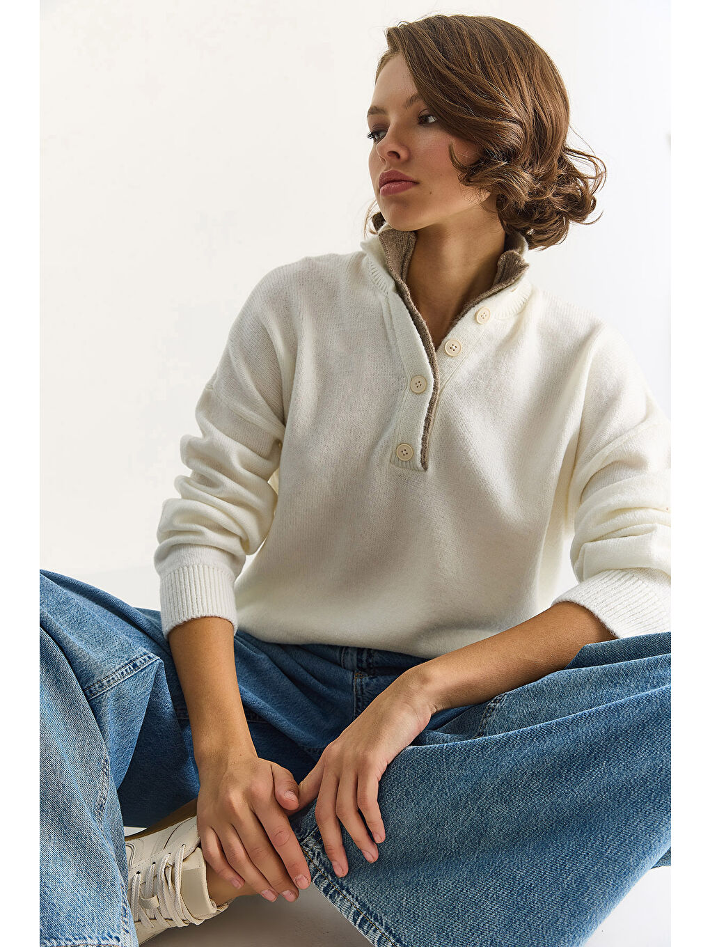 Beyaz Kadın Patlı Düğme Detaylı Triko Kazak TK-1