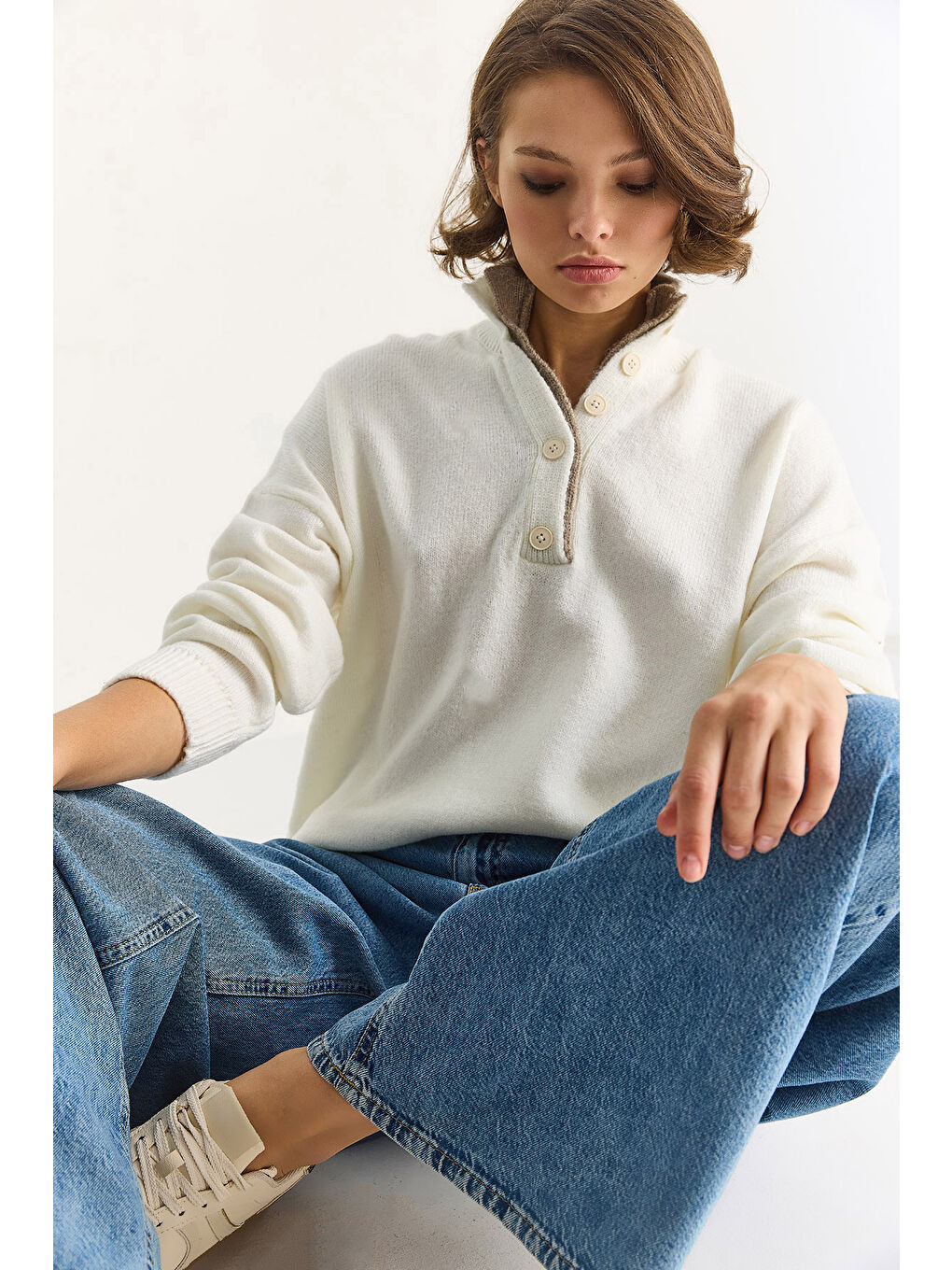 Beyaz Kadın Patlı Düğme Detaylı Triko Kazak TK-2