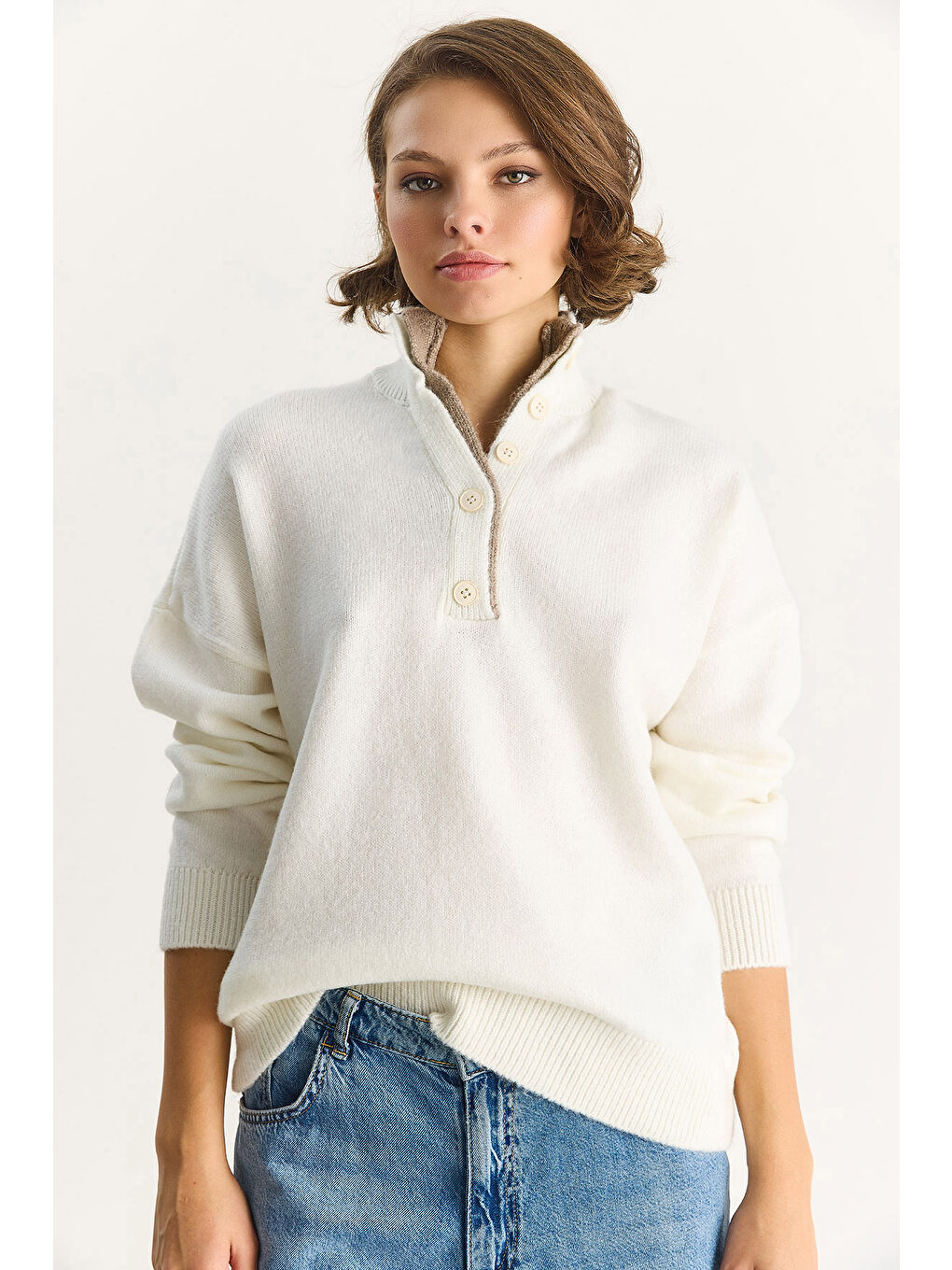 Beyaz Kadın Patlı Düğme Detaylı Triko Kazak TK-3