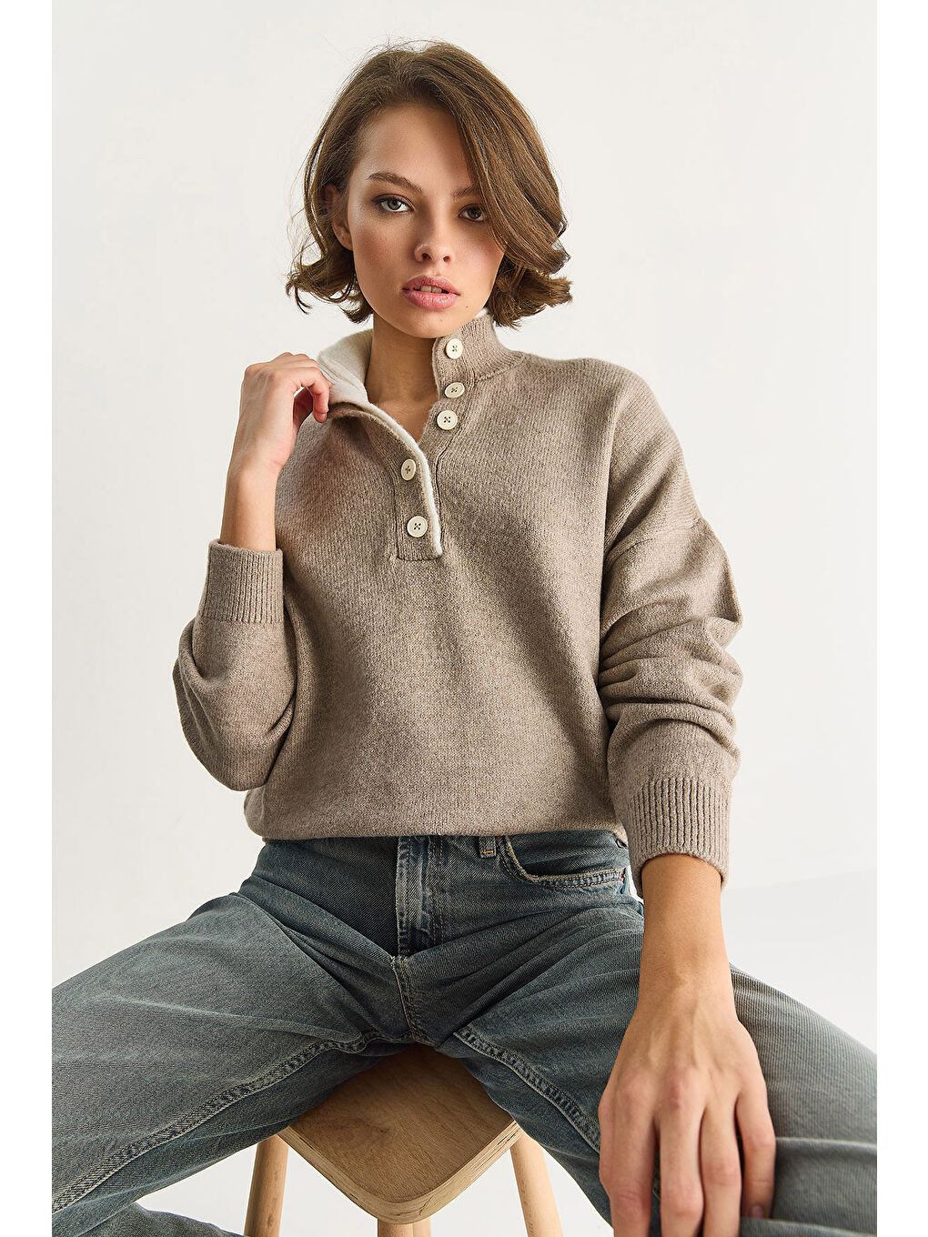 Bej Kadın Patlı Düğme Detaylı Triko Kazak TK-1