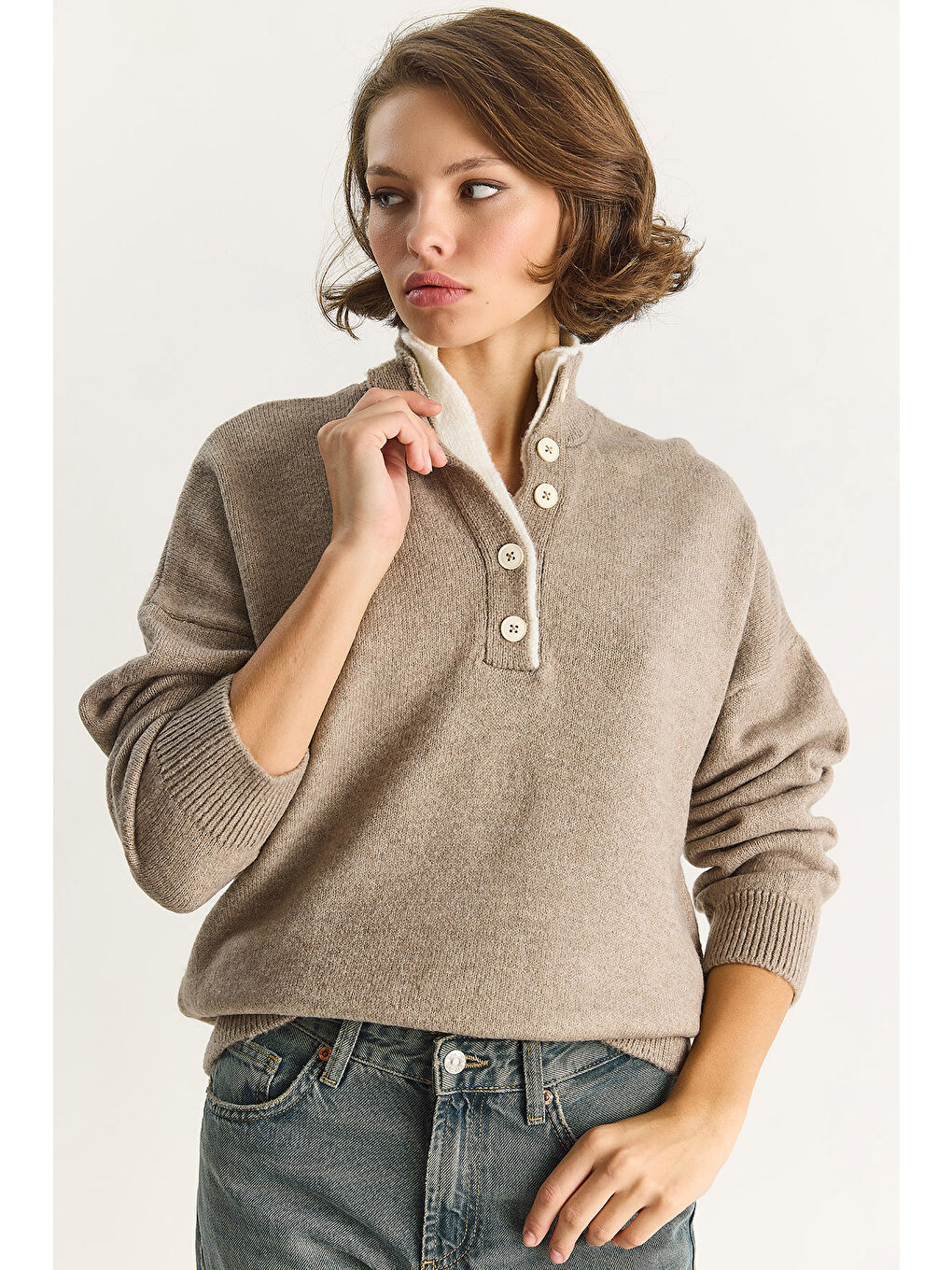 Bej Kadın Patlı Düğme Detaylı Triko Kazak TK-3