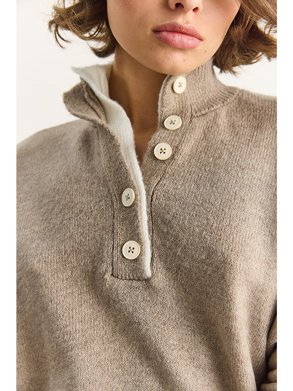 Bej Kadın Patlı Düğme Detaylı Triko Kazak TK-5