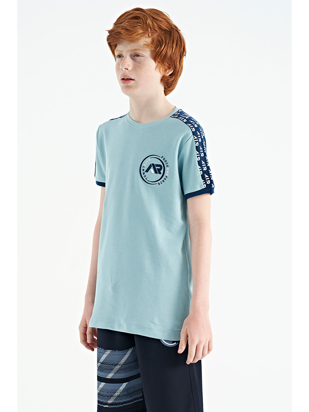 Açık Mavi Omuz Baskı Detaylı Standart Kalıp O Yaka Erkek Çocuk Tişört - 11121-3