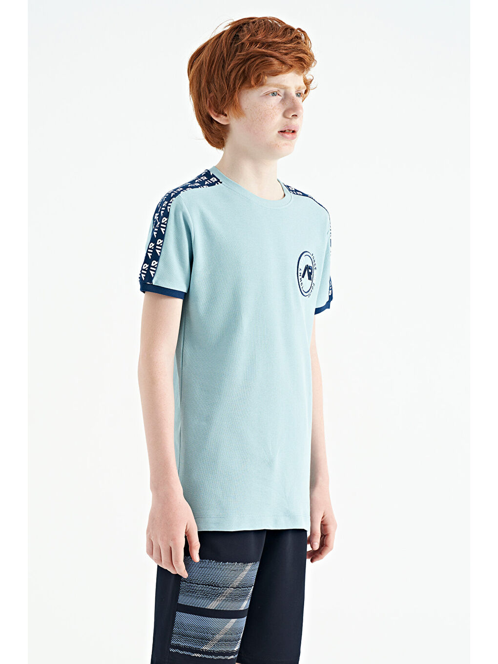 Açık Mavi Omuz Baskı Detaylı Standart Kalıp O Yaka Erkek Çocuk Tişört - 11121-4