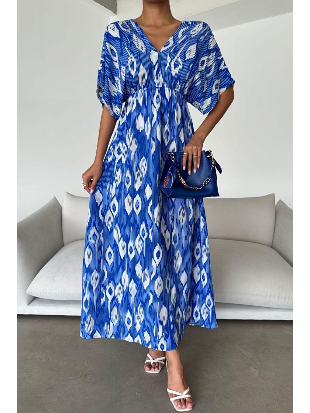 Kadın Mavi Kısa Kollu Desenli V Yaka Uzun Viskon Elbise-1