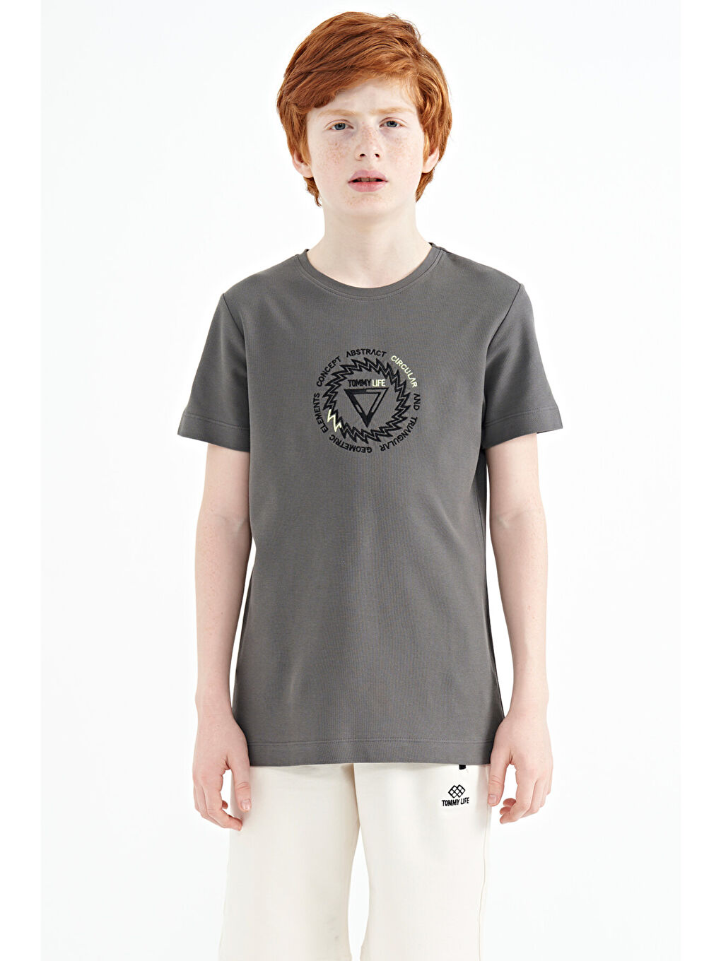 Koyu Gri Nakış İşleme Detaylı O Yaka Standart Kalıp Erkek Çocuk Tişört - 11115