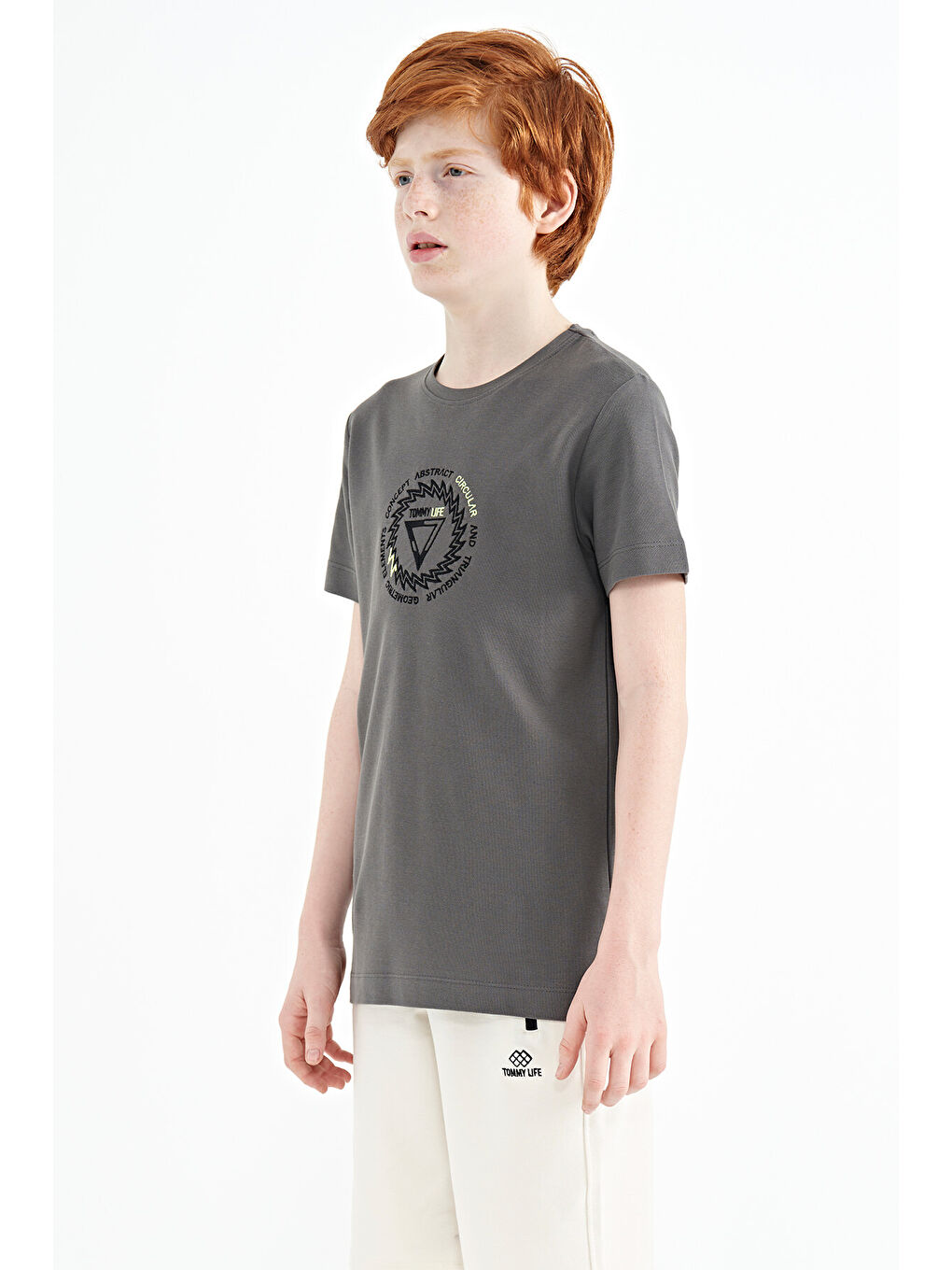 Koyu Gri Nakış İşleme Detaylı O Yaka Standart Kalıp Erkek Çocuk Tişört - 11115-2