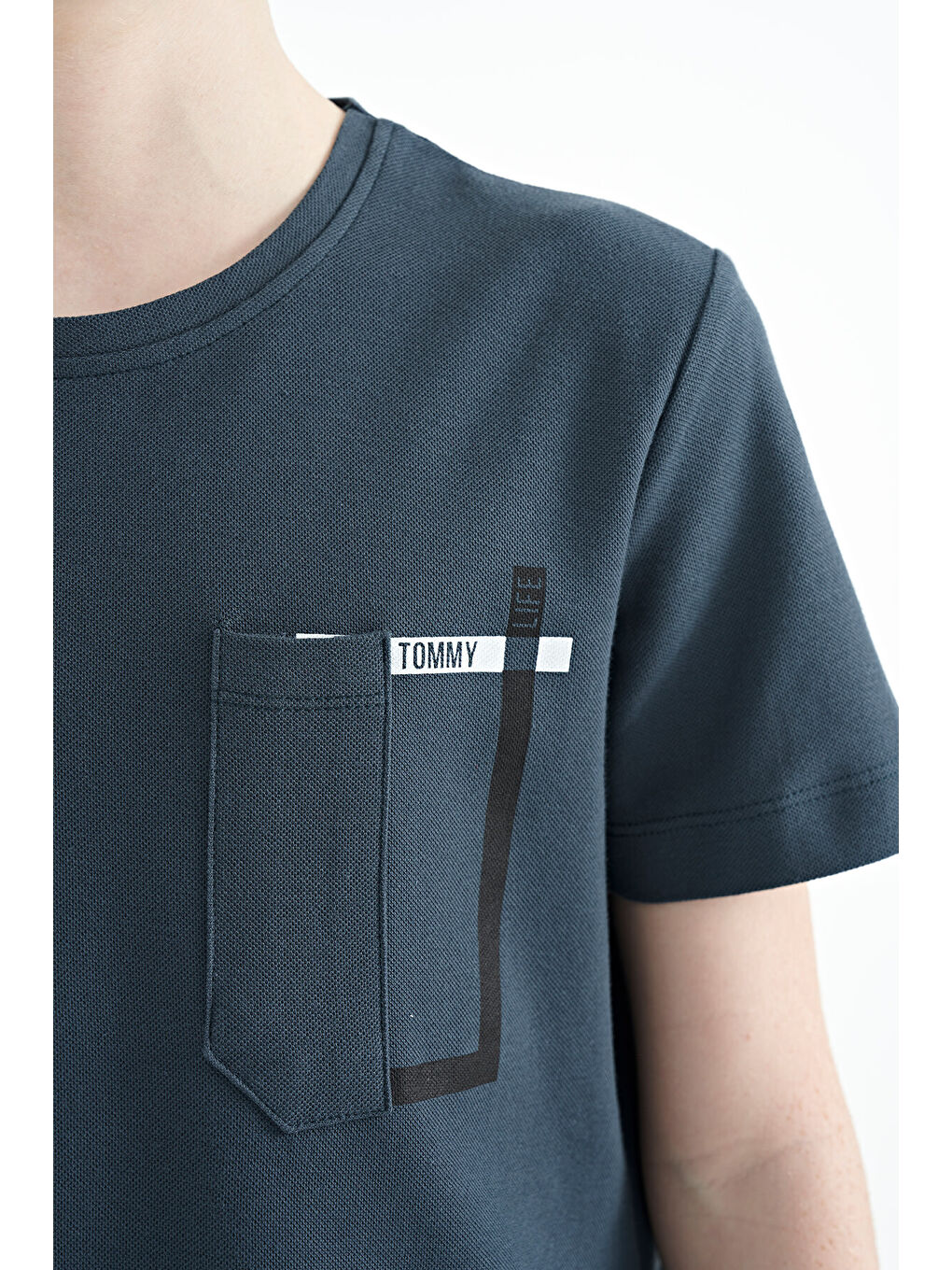 Orman Yeşili Cep Detaylı O Yaka Standart Kalıp Erkek Çocuk Tişört - 11120-2