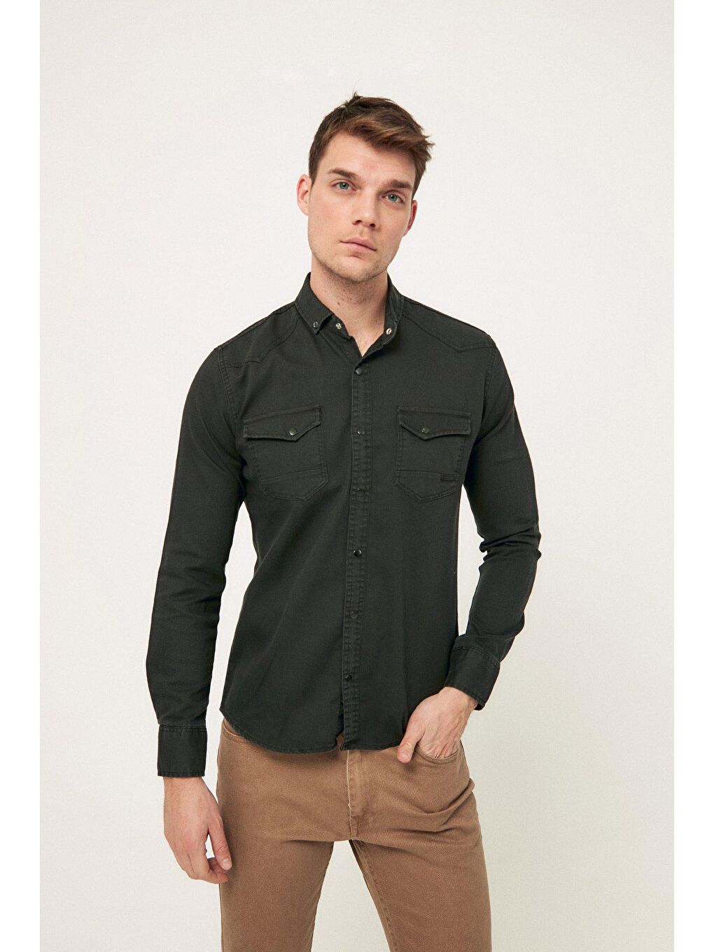 Siyah Çift Cepli Çıtçıtlı Gabardin Gömlek-2