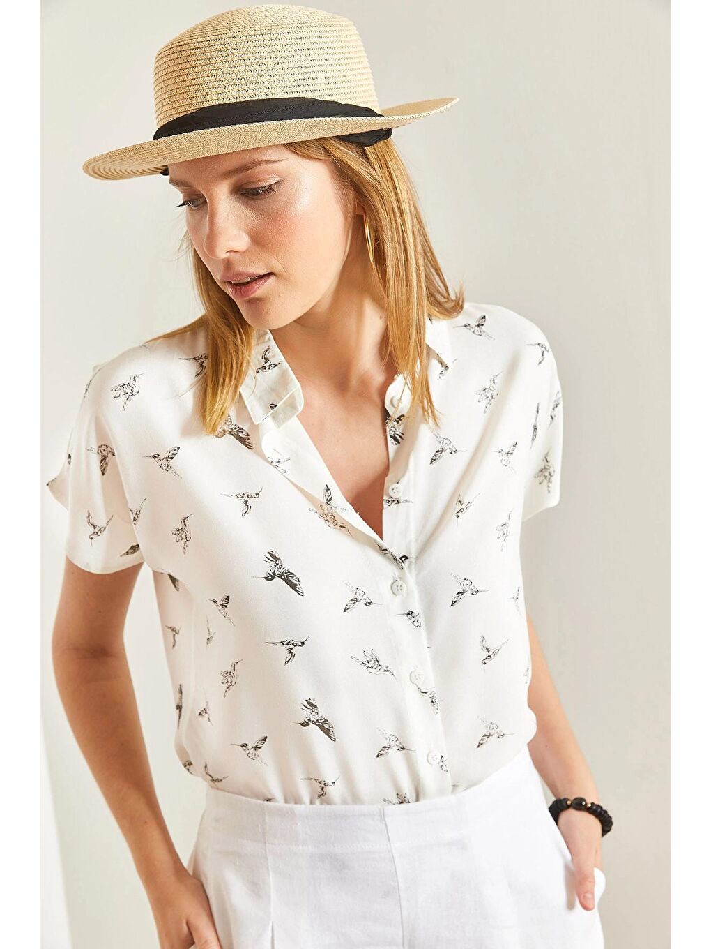 Beyaz Kadın Kısa Kol Desenli Viskon Gömlek