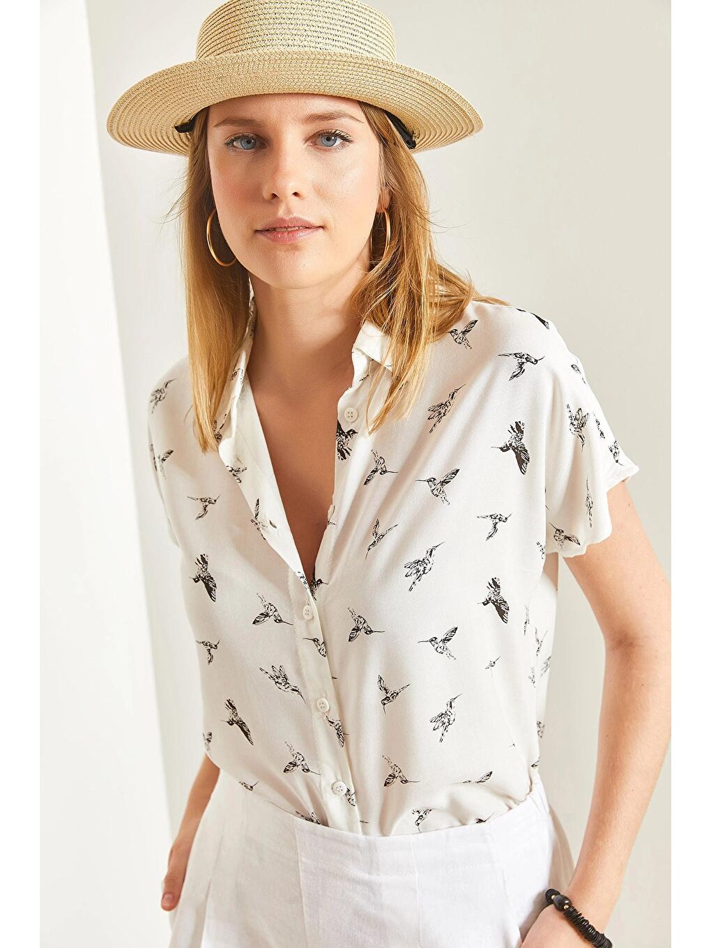 Beyaz Kadın Kısa Kol Desenli Viskon Gömlek-1