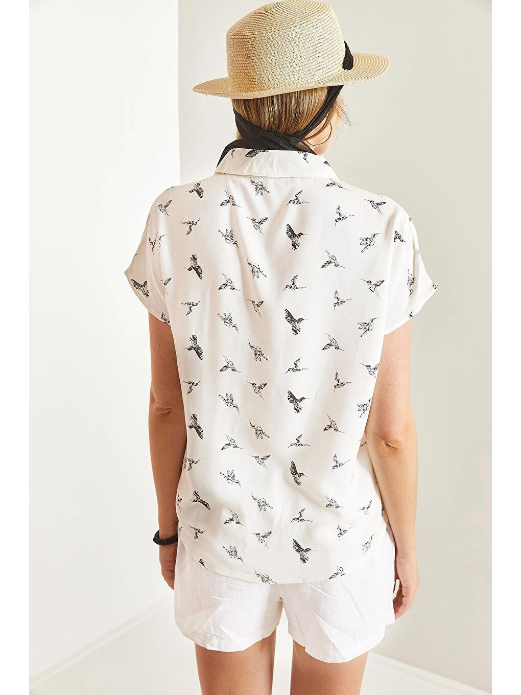 Beyaz Kadın Kısa Kol Desenli Viskon Gömlek-2