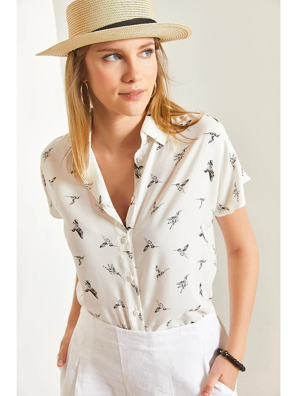 Beyaz Kadın Kısa Kol Desenli Viskon Gömlek-4