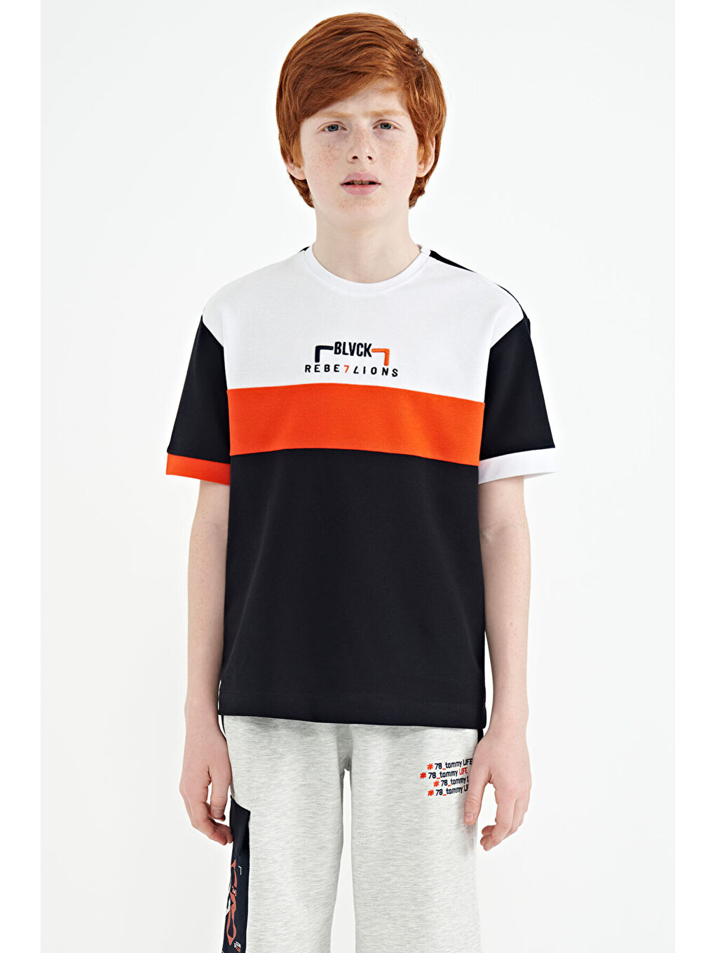 Lacivert Renk Geçişli Nakışlı Oversize Erkek Çocuk Tişört - 11159